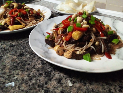 Black Pepper Beef Noodle Stir Fry recipe, eat well on universal credit